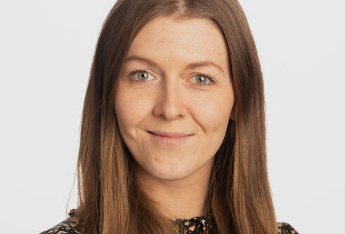 Portrait photo of Amy Lloyd