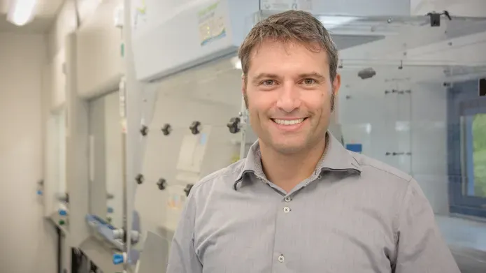 Alessio Ciulli in lab