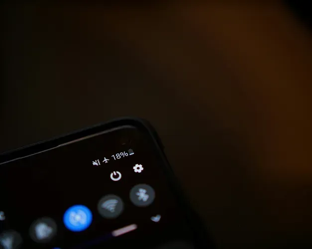 A shot of a mobile phone screen showing a low perecentage of battery available